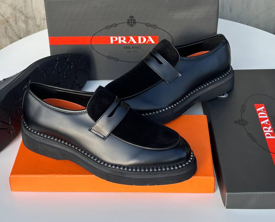 Chaussures Prada Milano loafers noirs avec plateforme et studs