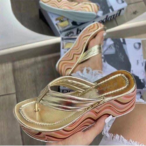 Sandales compensées dorées et roses tendance